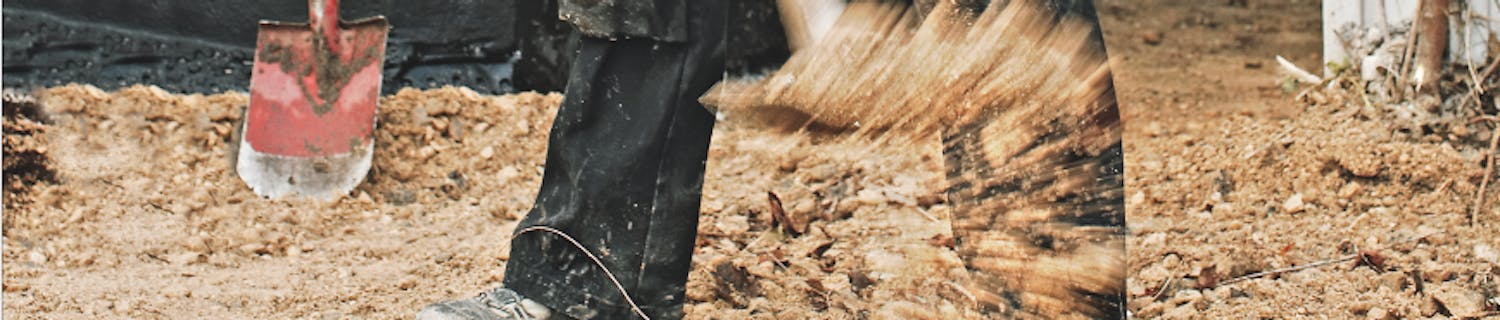 Solid bund under fliserne